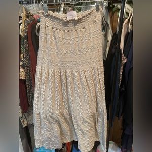 - Maxi skirt (size M)